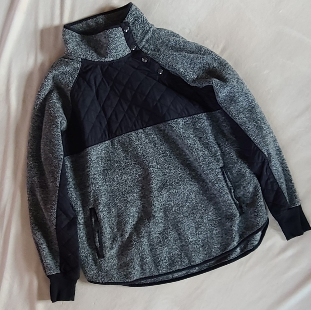 Gray/Black Abercrombie Asymmetrical Snap-Up Fleece | Size Large